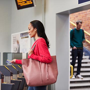 Woman travelling with SWR and smartcard