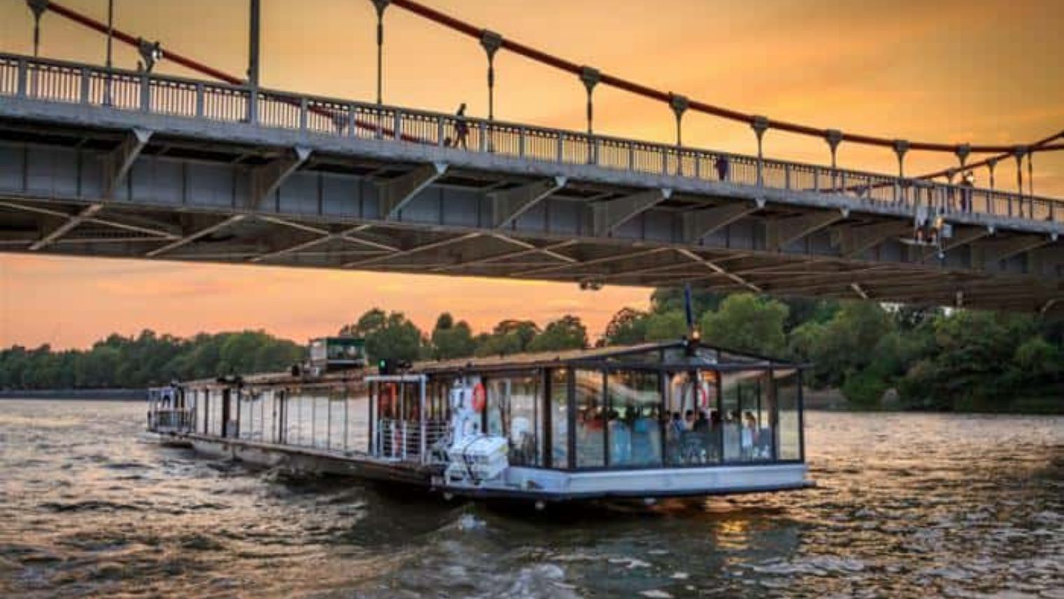 Bateaux dining cruise on the River Thames London