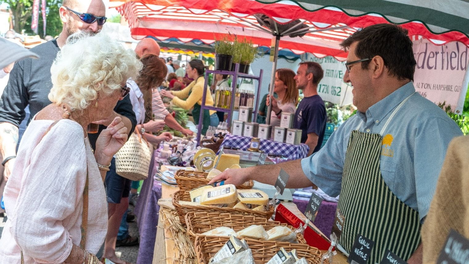 Stallholder and customer at Hampshire Farmers Market