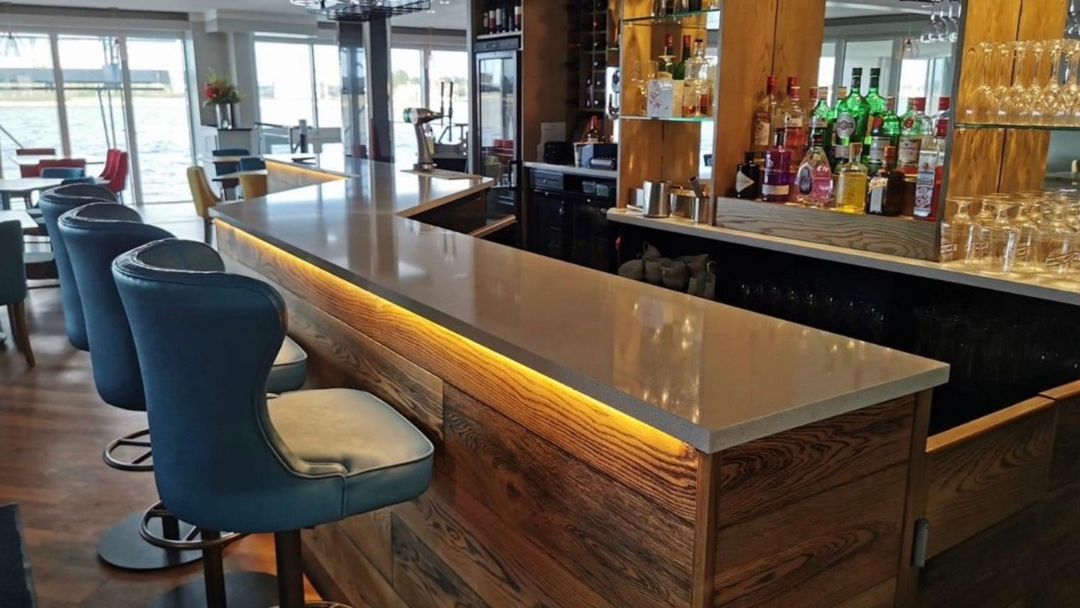 Bar area at Lakeside