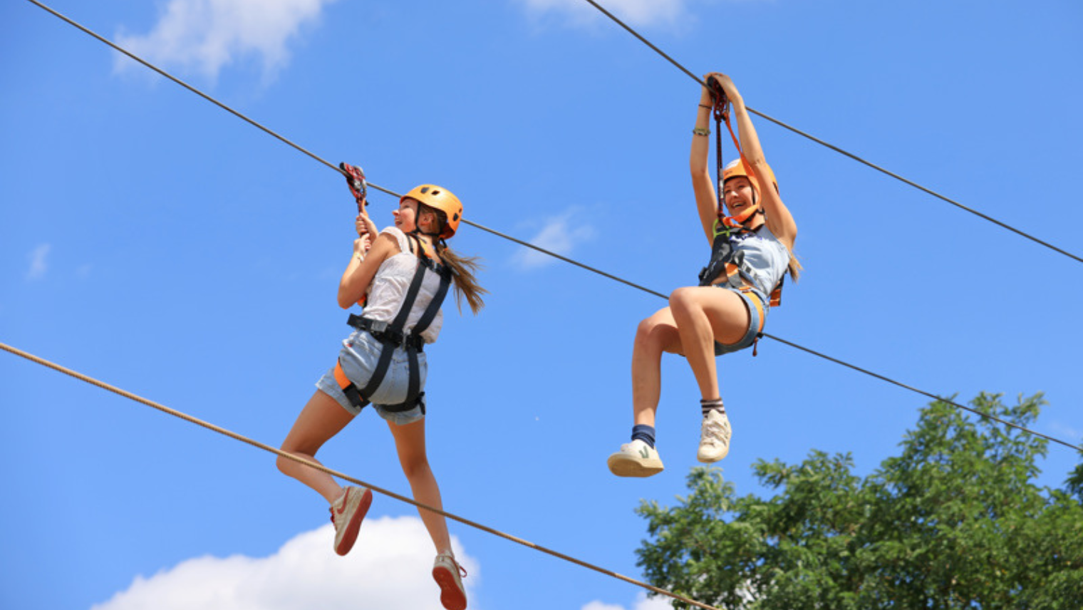 2 childresn on a zipwire in the daytime