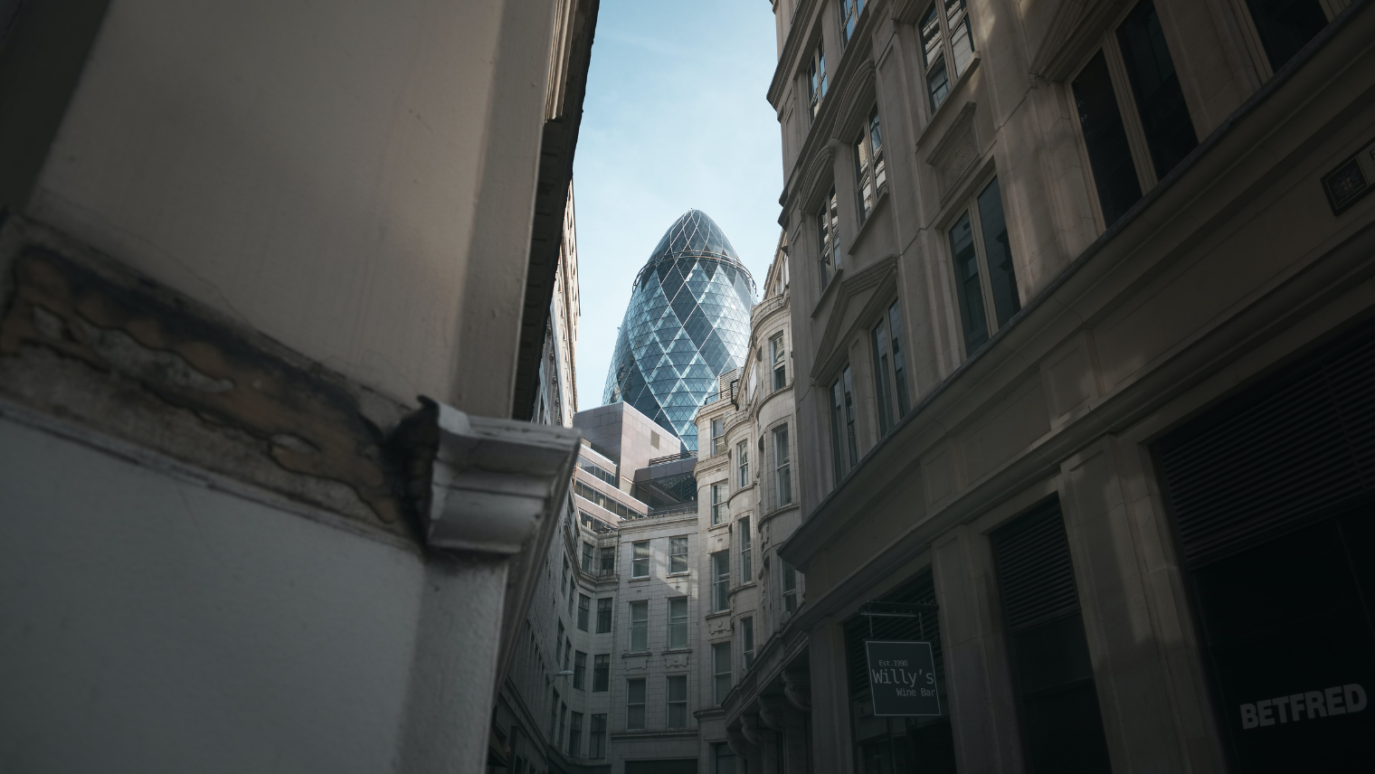 Image of the Gherkin building in London