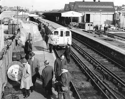black and white image with class 485 train at station