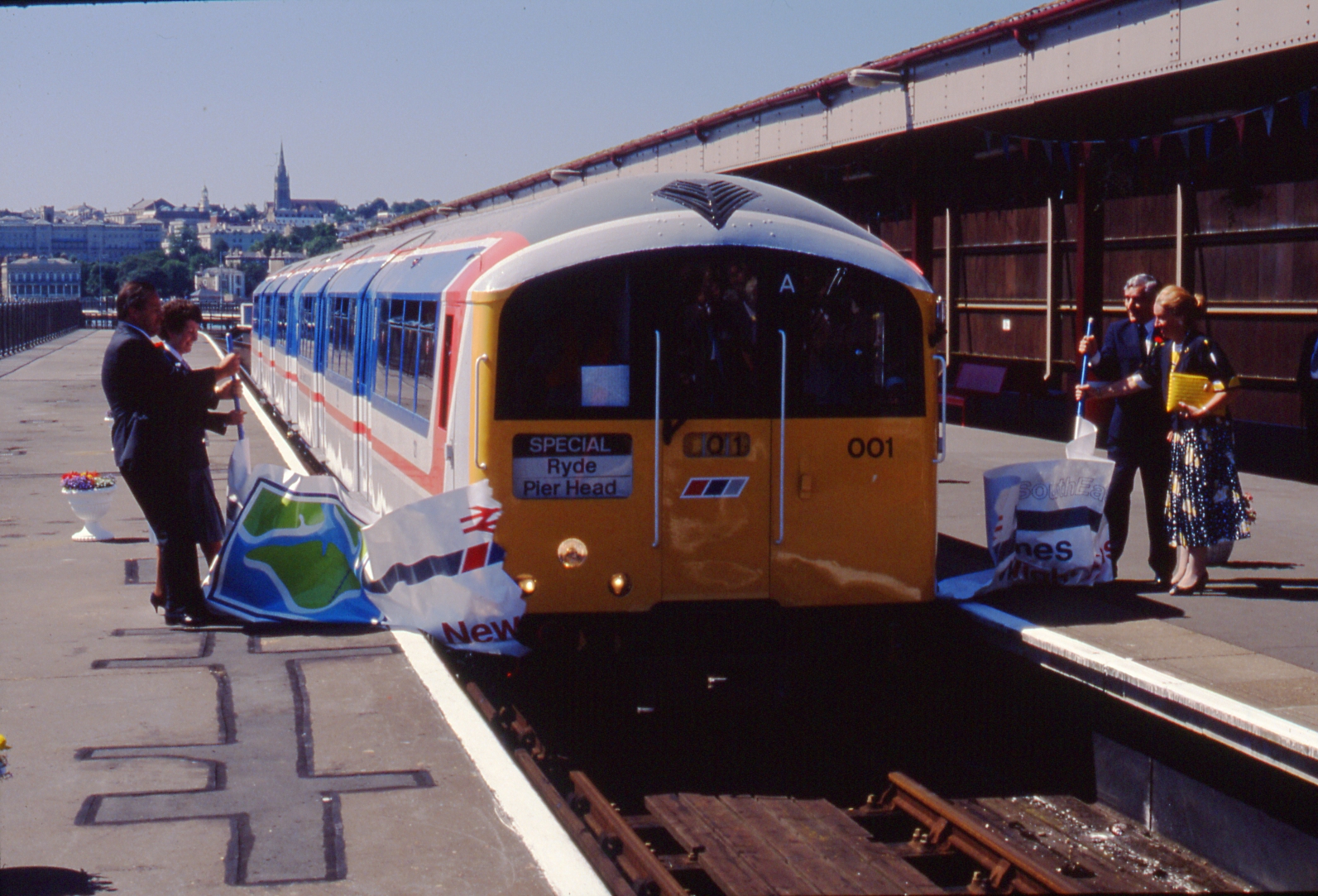 Class 483 train arriving in 1989 at Ryde Pier Head, Island of Wight
