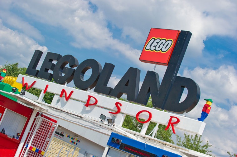The entrance sign to Legoland Windsor. Image courtesy Doug Harding.