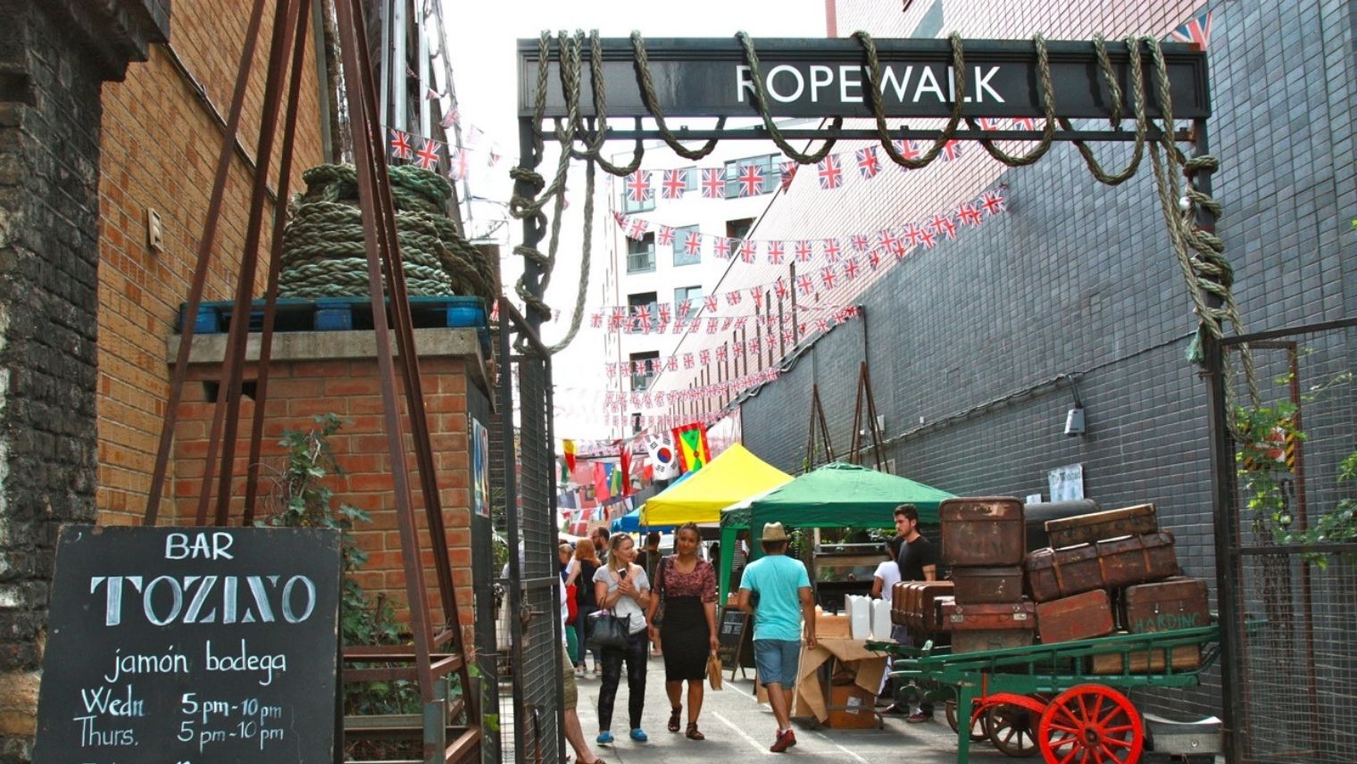 The entrance to Rope Walk and the Maltby Street Market